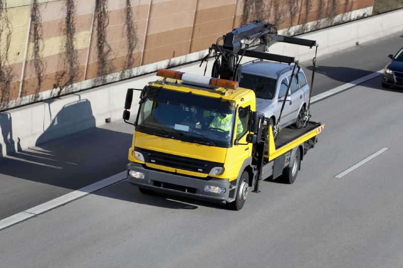 holownik na autostradzie